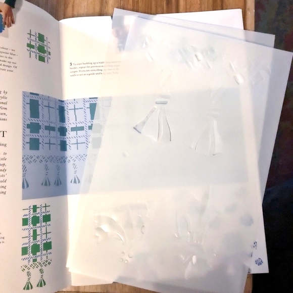 Tartan Dining Room Stencil Kit by Jocasta Innes - Textiles Collection - Picture 3 of 5